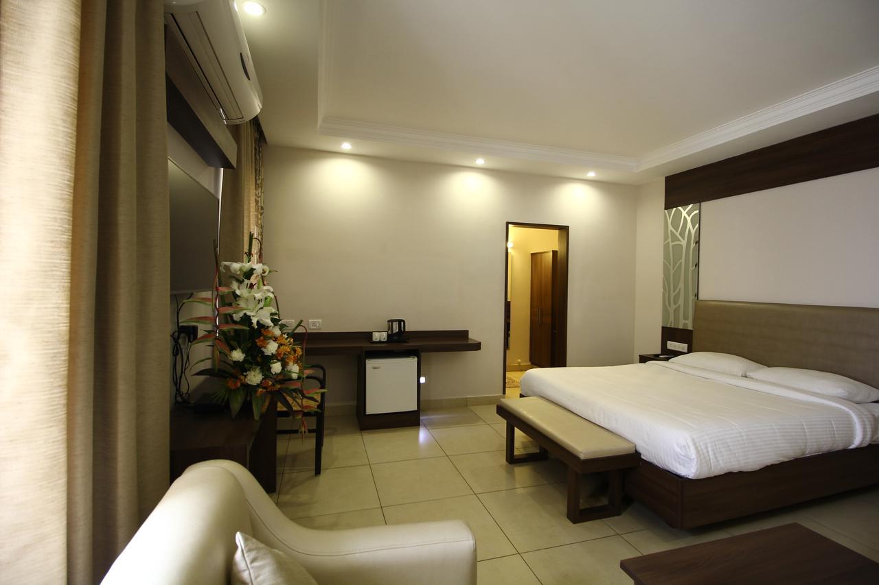 Vels Hotel Puducherry Zewnętrze zdjęcie