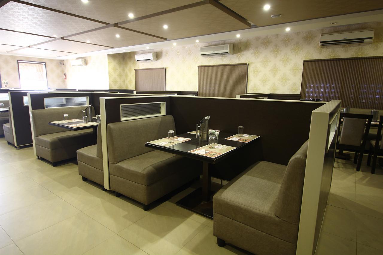 Vels Hotel Puducherry Zewnętrze zdjęcie