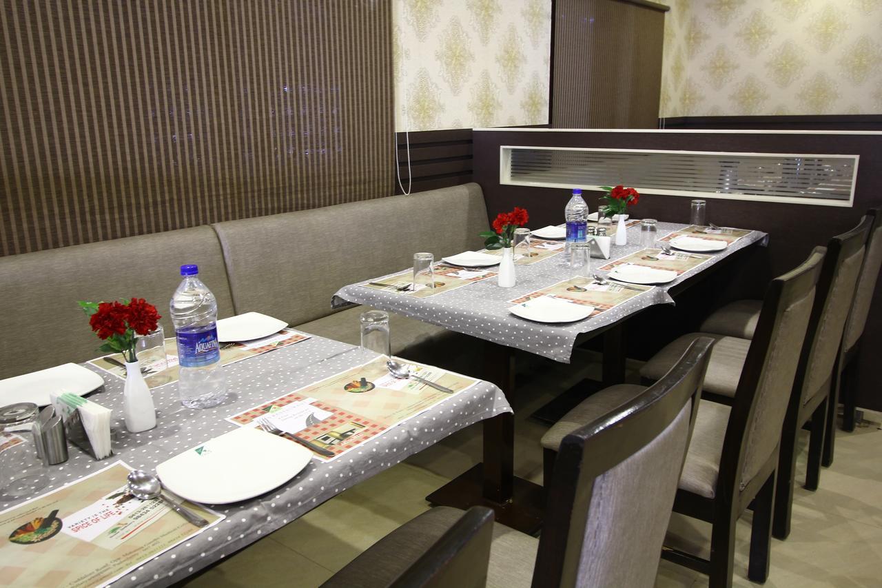 Vels Hotel Puducherry Zewnętrze zdjęcie