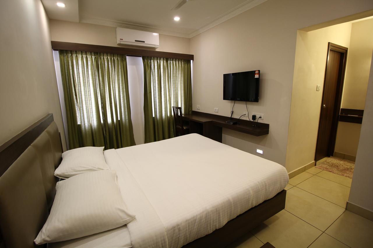 Vels Hotel Puducherry Zewnętrze zdjęcie
